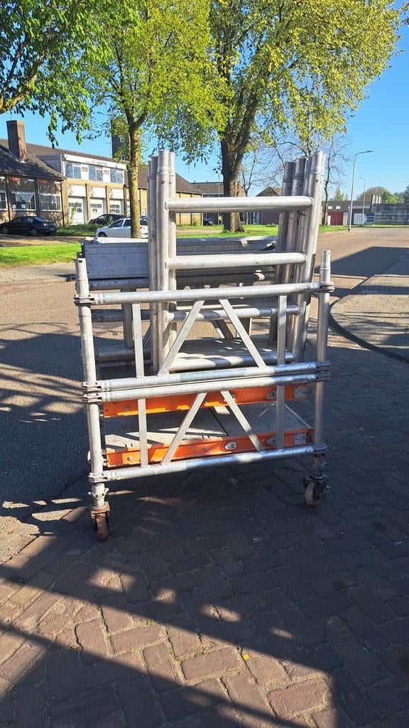 Te koop mitower van altrex, Gebruikt, Altrex, Ophalen of Verzenden, Rolsteiger of Kamersteiger