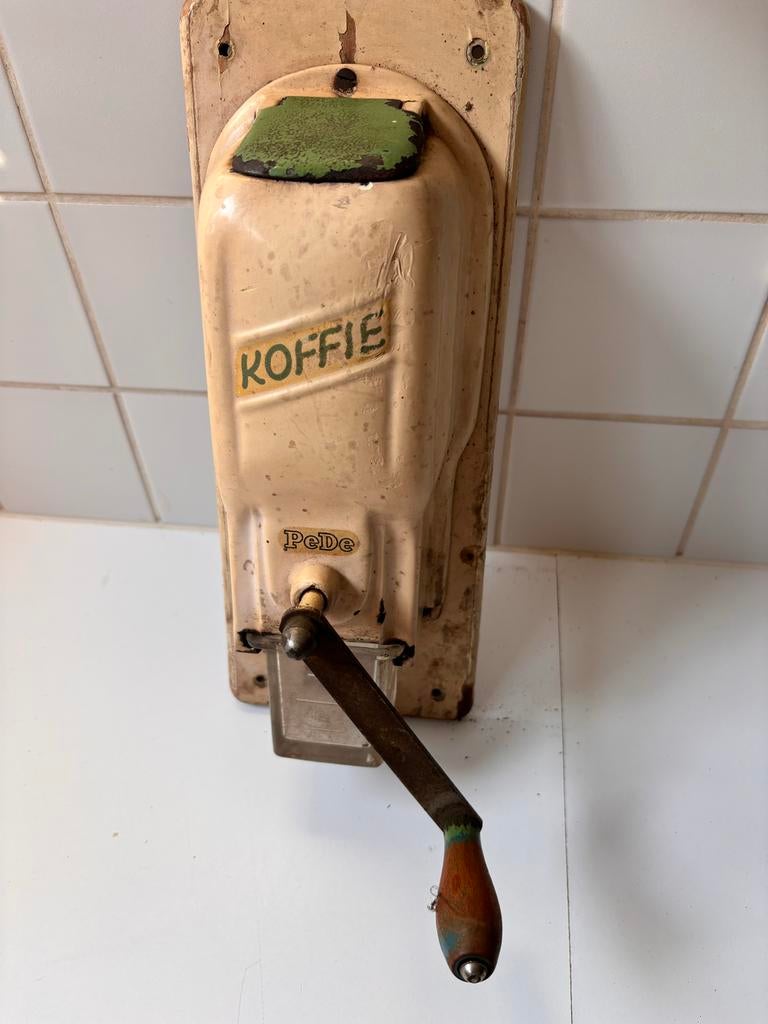 Vintage PeDe Wandkoffiemolen - Authentiek en Decoratief, Ophalen