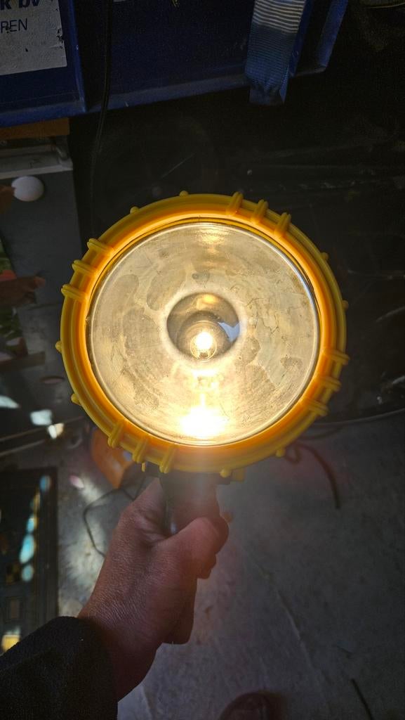 Sterke zoeklamp op 12v stekker vuuraansteker, Ophalen of Verzenden, Zo goed als nieuw, Motor en Techniek