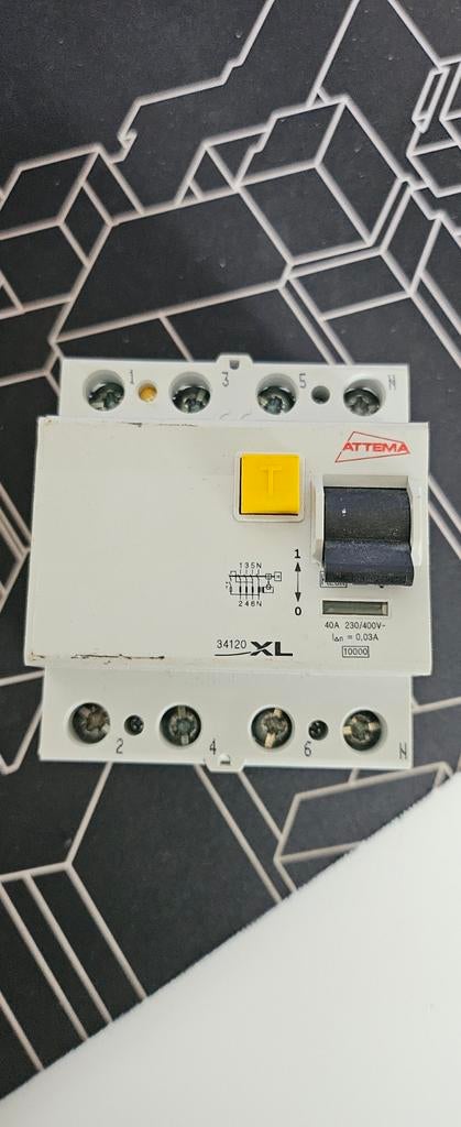 Attema aardlekschakelaar 40A 230/400V, Ophalen of Verzenden