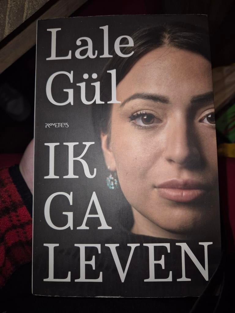 Lale Gül - Ik ga leven (roman), Ophalen of Verzenden, Zo goed als nieuw, Lale Gül, Nederland