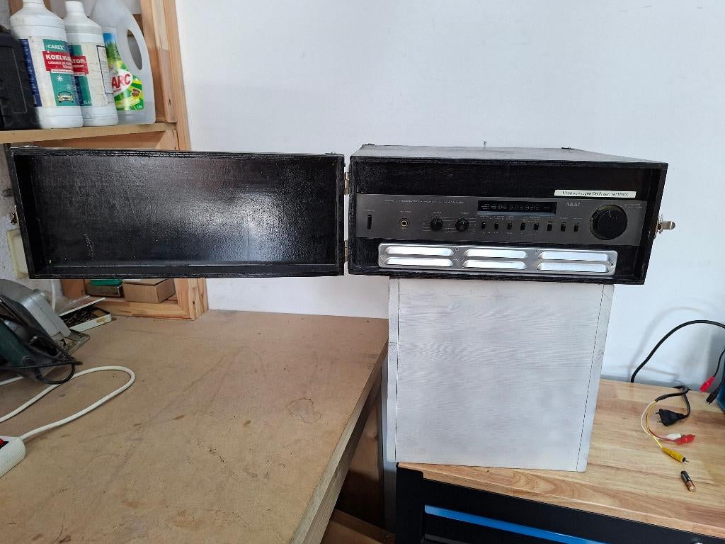 zware versterker akai am-u22 in koffer, Audio, Tv en Foto, Versterkers en Receivers, Ophalen of Verzenden, Refurbished, Minder dan 60 watt