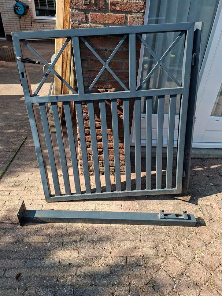 Metalen hekdeur met paal, Tuin en Terras, Tuinhekken en Hekwerk, Gebruikt, Tuinhek, IJzer, Met poort, Ophalen