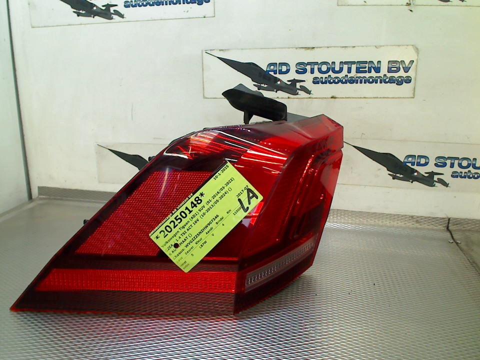 Achterlicht Links buiten Volkswagen Tiguan (AD1) 5na945311a, Gebruikt, Volkswagen, Volkswagen AG, Kundenbetreuung@volkswagen.de