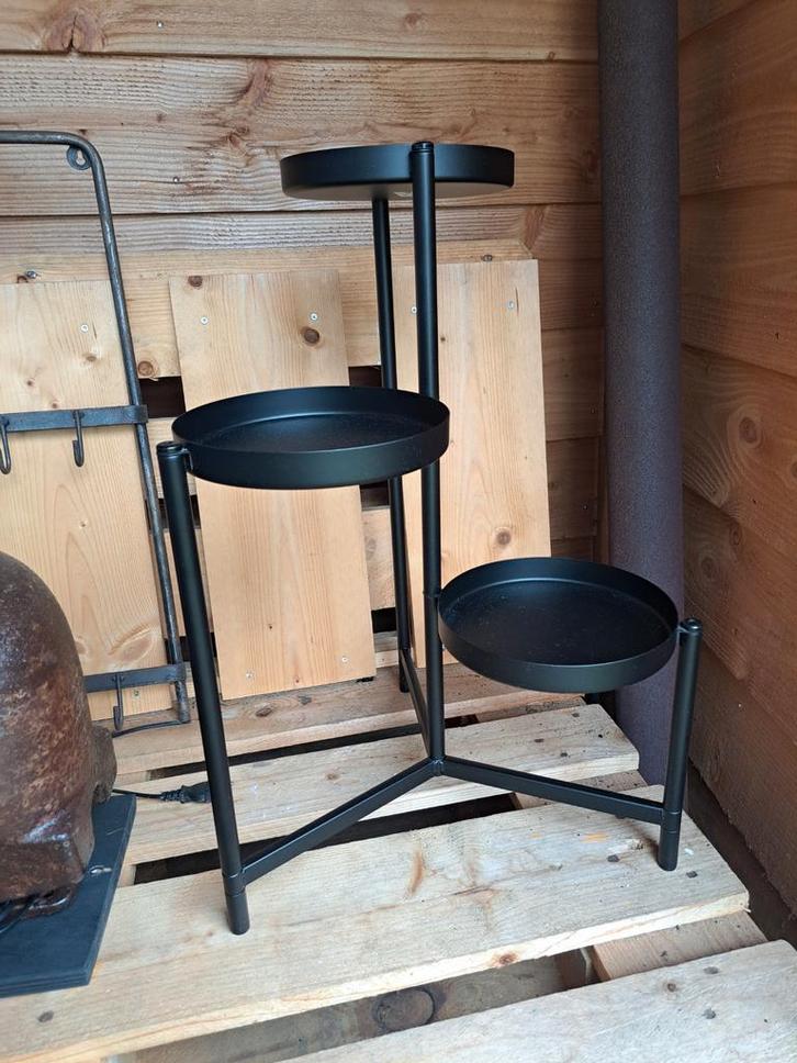 IKEA OLIVBLAD Plantenstandaard Zwart Metaal, Tuin en Terras, Bloembakken en Plantenbakken, Zo goed als nieuw, Metaal, Binnen, Balkon