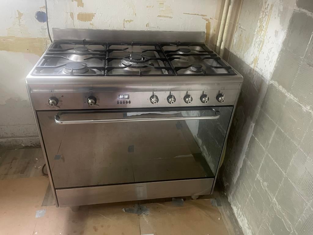 Smeg gasfornuis 90cm breed, 5 pitten + RVS achterwand, Witgoed en Apparatuur, Fornuizen, Ophalen, Gebruikt, 60 cm of meer, Gas