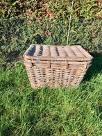 Mooie rieten mand, Ophalen