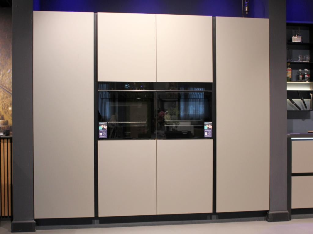 JO46 MEGA DEAL: Luxe Keuken van €51.000-  voor €19.500!, Ophalen, Lübbecker Straße 119 32278 Kirchlengern Duitsland, Rotpunkt Küchen GmbH