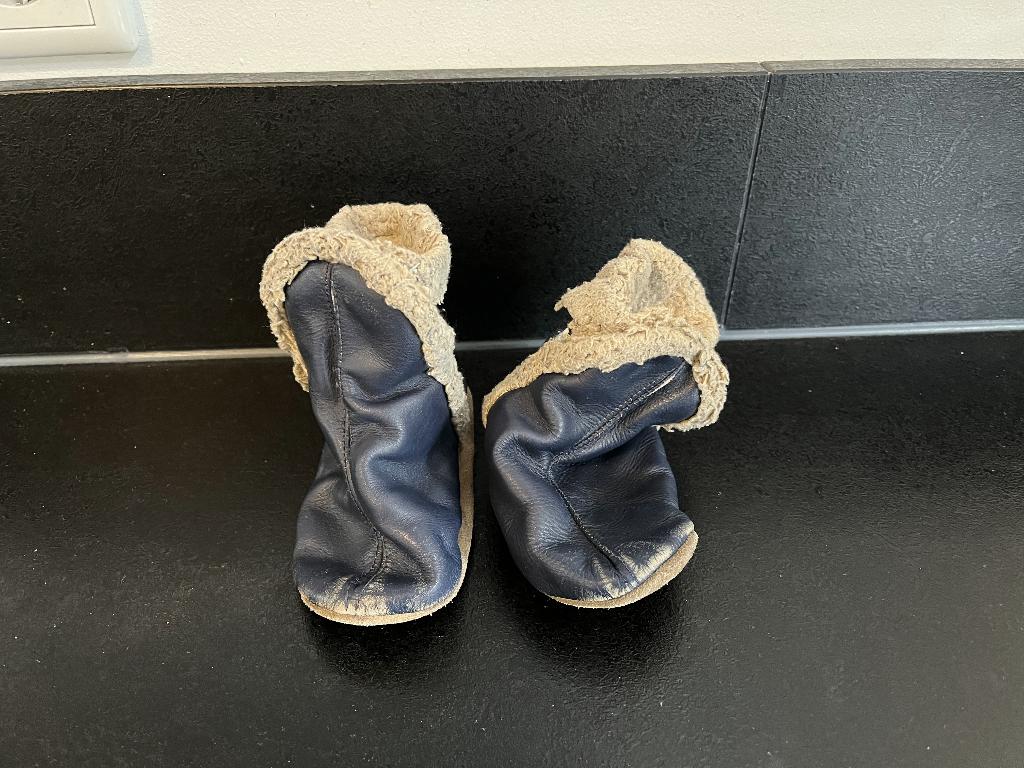 Slofjes tot 18 maanden blauw, Ophalen of Verzenden, Zo goed als nieuw, Jongetje of Meisje, Slofjes