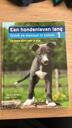 Een hondenleven lang, Ophalen of Verzenden, Zo goed als nieuw, Honden