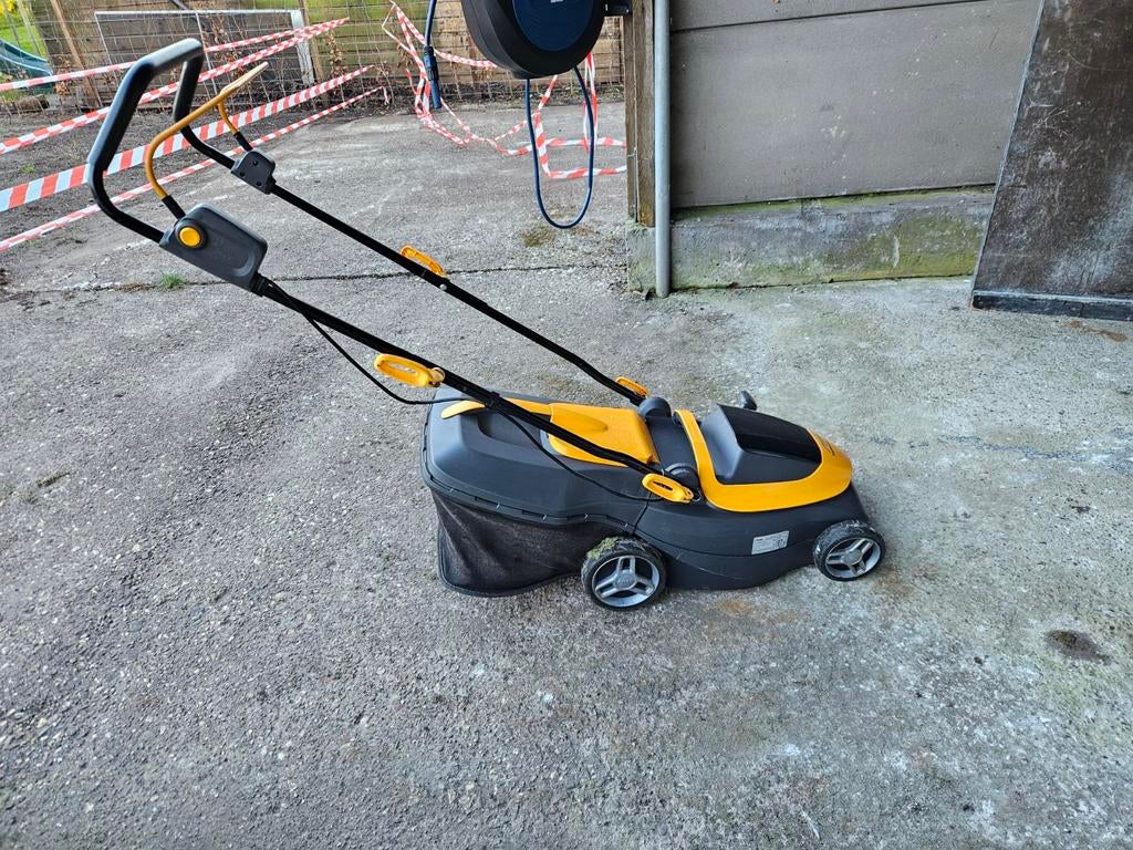 Stiga 136 AE Accu Grasmaaier - Compact en Krachtig, Ophalen, Cirkelmaaier, Gebruikt, Stiga