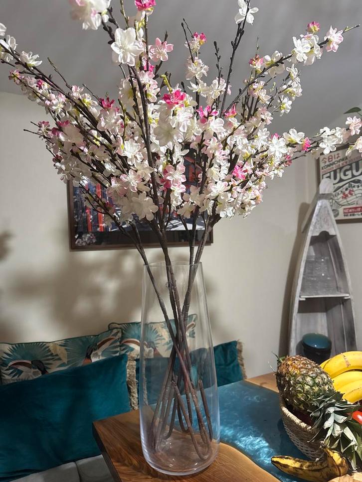 Kunstbloemen: Roze en witte bloesemtakken in vaas, Huis en Inrichting, Woonaccessoires | Kunstplanten en Kunstbloemen, Zo goed als nieuw