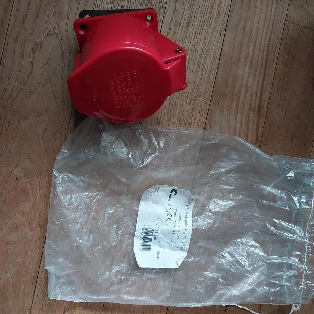 32 ampere wanddoos stekker contra stekker, Doe-het-zelf en Verbouw, Elektra en Kabels, Ophalen of Verzenden, Nieuw, Stopcontact