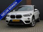 BMW X1 xDrive20i High Executive Airco Cr-Control Panoramadak, Auto's, BMW, 1998 cc, Gebruikt, 2000 kg, Wit