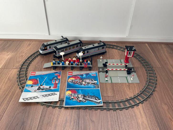 Lego 4558 metroliner + 4538 crossing level, Kinderen en Baby's, Speelgoed | Duplo en Lego, Zo goed als nieuw, Ophalen of Verzenden