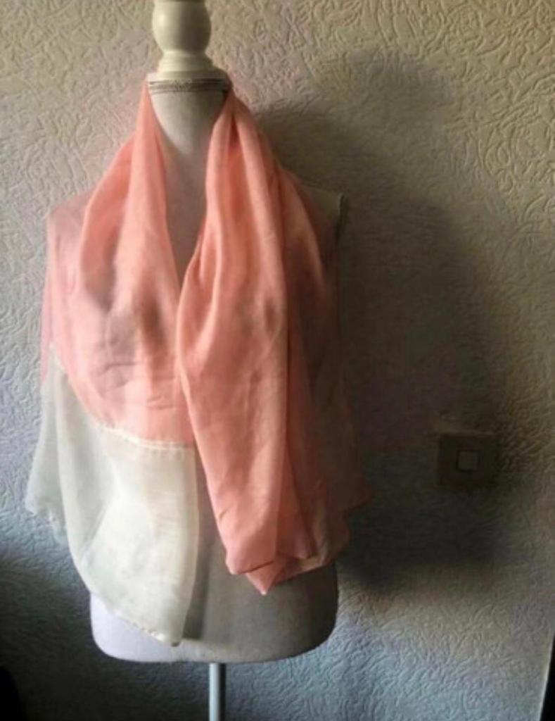 Omslagsjaal - diverse 5 € per stuk, Kleding | Dames, Mutsen, Sjaals en Handschoenen, Ophalen of Verzenden, Zo goed als nieuw, Sjaal