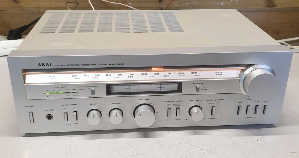 Akai receiver AA-R20 vintage 1980 hele mooie staat, Ophalen of Verzenden, Overige merken