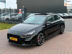 Hyundai I30 2.0 T-GDI N2 Performance Limousine Pano Dealer o, Auto's, 1998 cc, 4 cilinders, 700 kg, Zwart