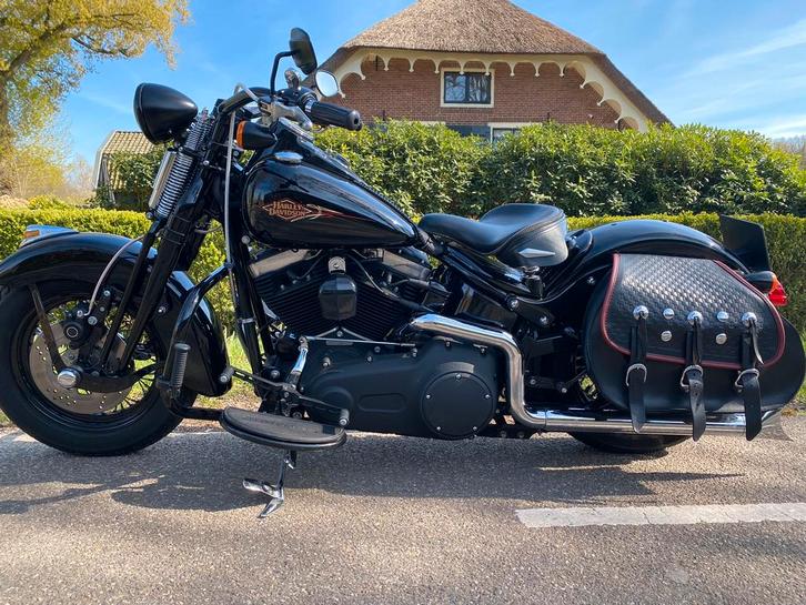 Pracht verbouwde cross bones springer classic oldtimer, Motoren, Motoren | Harley-Davidson, Particulier, Overig, 2 cilinders, Ophalen of Verzenden