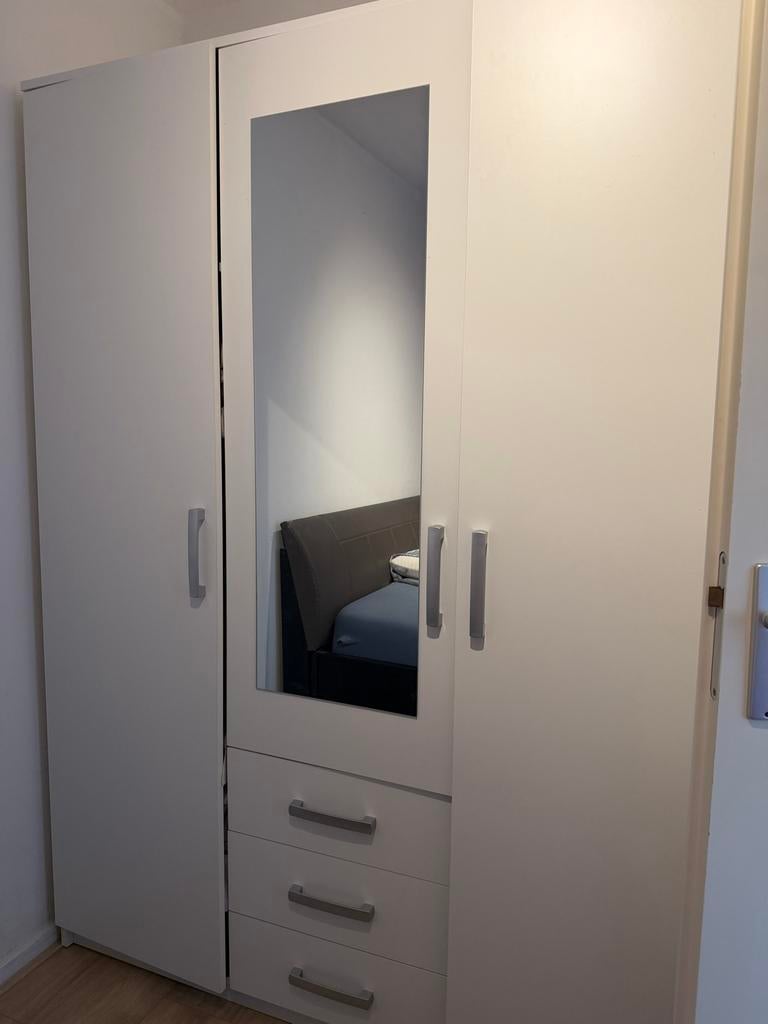 Jysk Kledingkast VELLERUP 151x200 wit, Huis en Inrichting, Kasten | Kledingkasten, Gebruikt, 150 tot 200 cm, 50 tot 75 cm, Met lade(s)