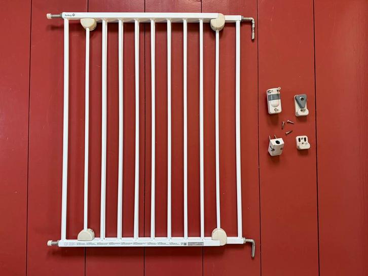 Wit metalen traphekje van Safety 1st (gebruikt), Kinderen en Baby's, Traphekjes, Zo goed als nieuw, Schroefhekje, Metaal of IJzer