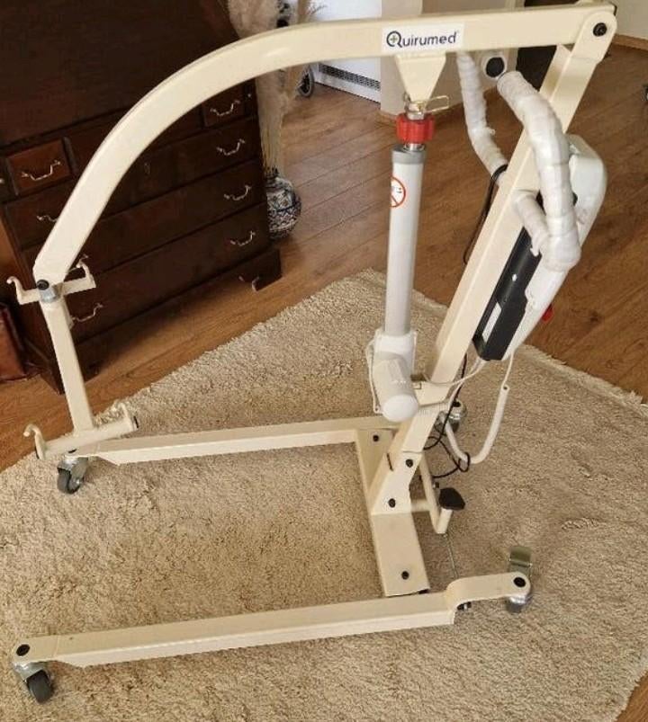 Passieve tillift zeer compact model met 2x tilmat, 2 oplader, Diversen, Verpleegmiddelen, Ophalen, Zo goed als nieuw