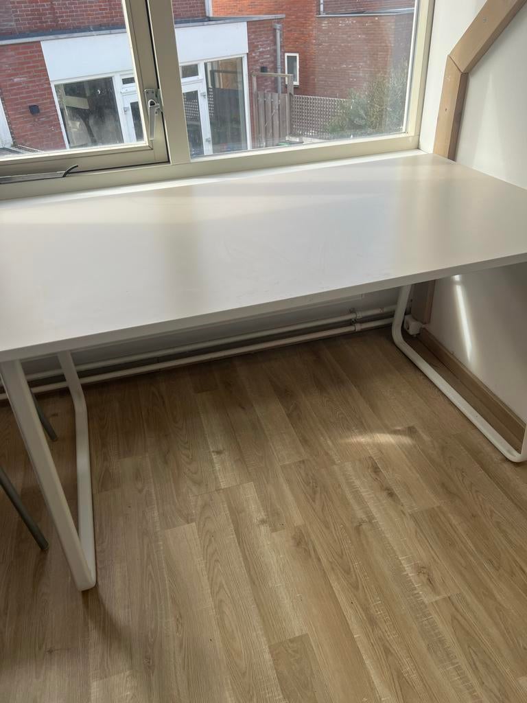 IKEA HUVUDSPELARE bureau - zo goed als nieuw, Huis en Inrichting, Ophalen, Zo goed als nieuw