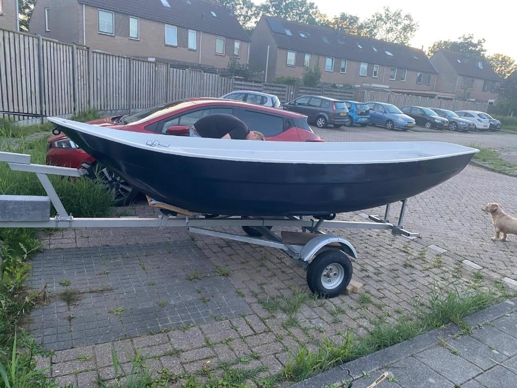 Polyester Schippersvlet 4,5m met 5pk motor en trailer, Ophalen, Gebruikt, Tot 10 pk, 3 tot 6 meter