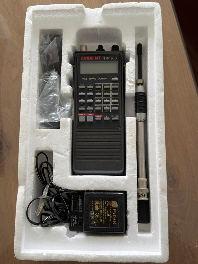 Trident TR-1200 Wide Range Monitor Scanner, Ophalen, Zo goed als nieuw, 30 tot 200 kanalen, Draagbaar