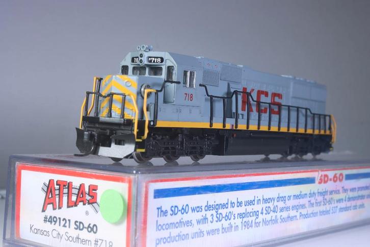 Diesellocomotief SD 60, grijs/geel, DCC-digitaal, KCS, Hobby en Vrije tijd, Modeltreinen | N-Spoor, Nieuw, Locomotief, Gelijkstroom