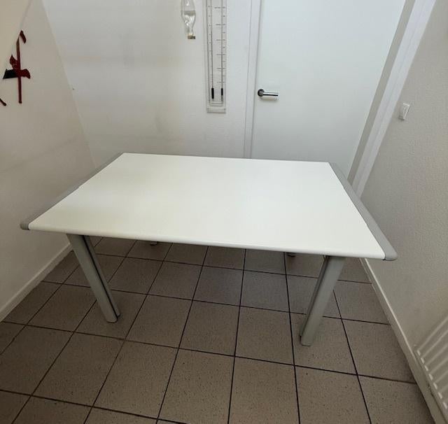 Castelijn eettafel met 4 bijpassende stoelen, Huis en Inrichting, Tafels | Eettafels, Ophalen, Overige materialen, 100 tot 150 cm