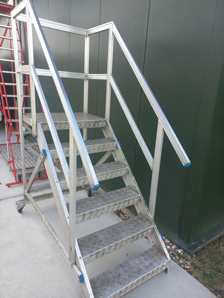 bordes trap, Doe-het-zelf en Verbouw, Steigers, Ophalen of Verzenden, Zo goed als nieuw, Rolsteiger of Kamersteiger, Minder dan 2 meter