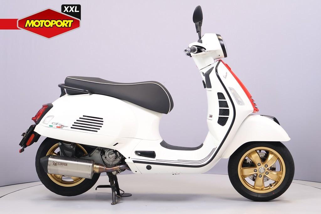 Vespa GTS 300 SUPER (bj 2022), Motoren, Scooter, Bedrijf, Piaggio Vespa B.V., Minervum 7272
4817 ZM  Breda, NL