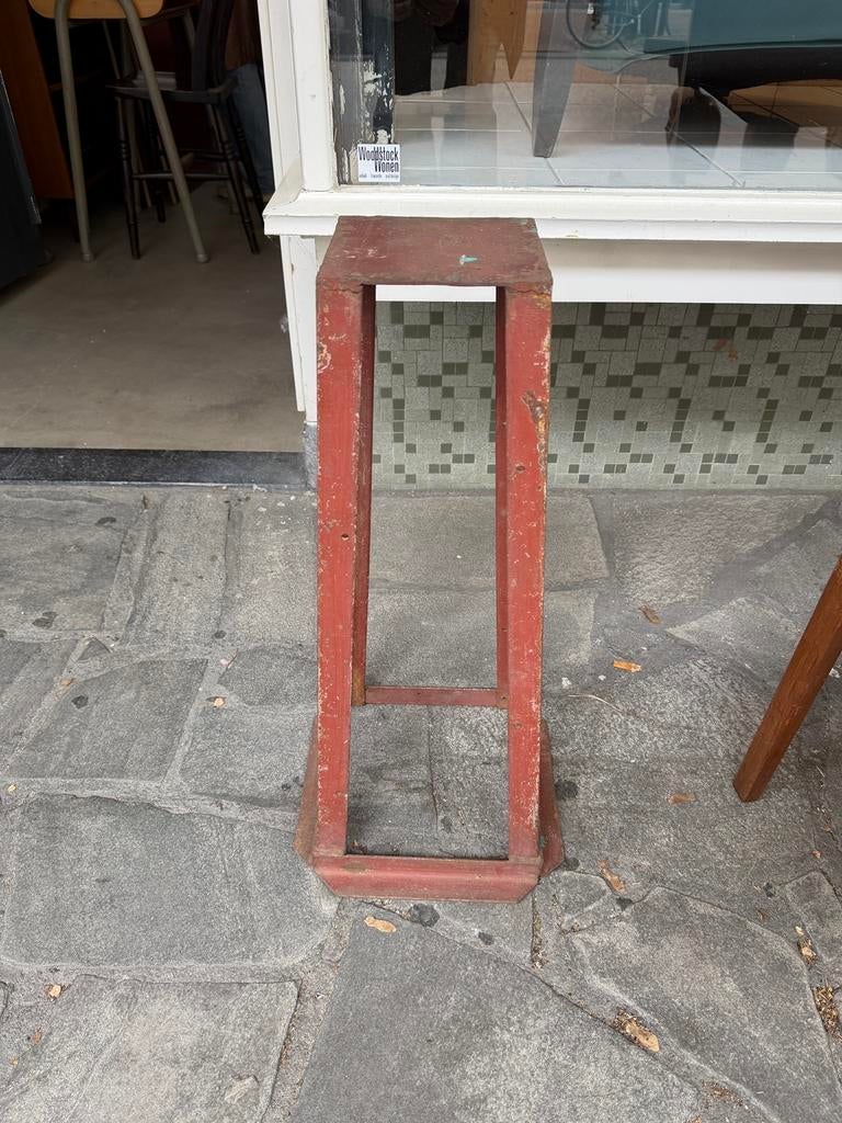 Oude plaatstalen zuil, vintage plantentafel, Ophalen, Gebruikt, -, -