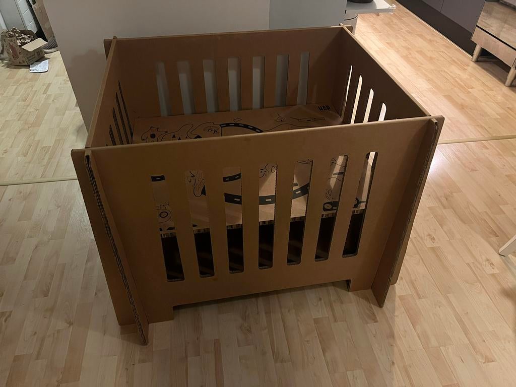 HAP Kartonnen Babybox & Speelkasteel!, Ophalen, Zo goed als nieuw, Vierkant, In hoogte verstelbaar