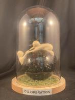 Keramieken bol met twee figuren, Antiek en Kunst, Antiek | Keramiek en Aardewerk, Ophalen of Verzenden