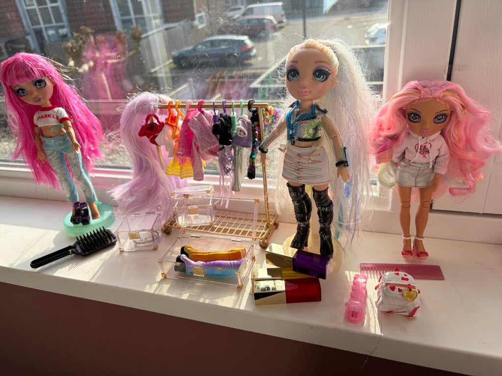 3 prachtige rainbow poppen incl. Accessoires, Kinderen en Baby's, Speelgoed | Poppen, Ophalen of Verzenden, Zo goed als nieuw