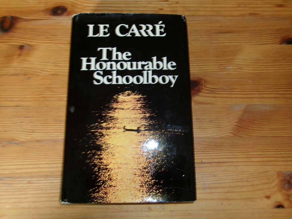Le Carre - The Honourable Schoolboy / Our Game, Ophalen of Verzenden, Gelezen