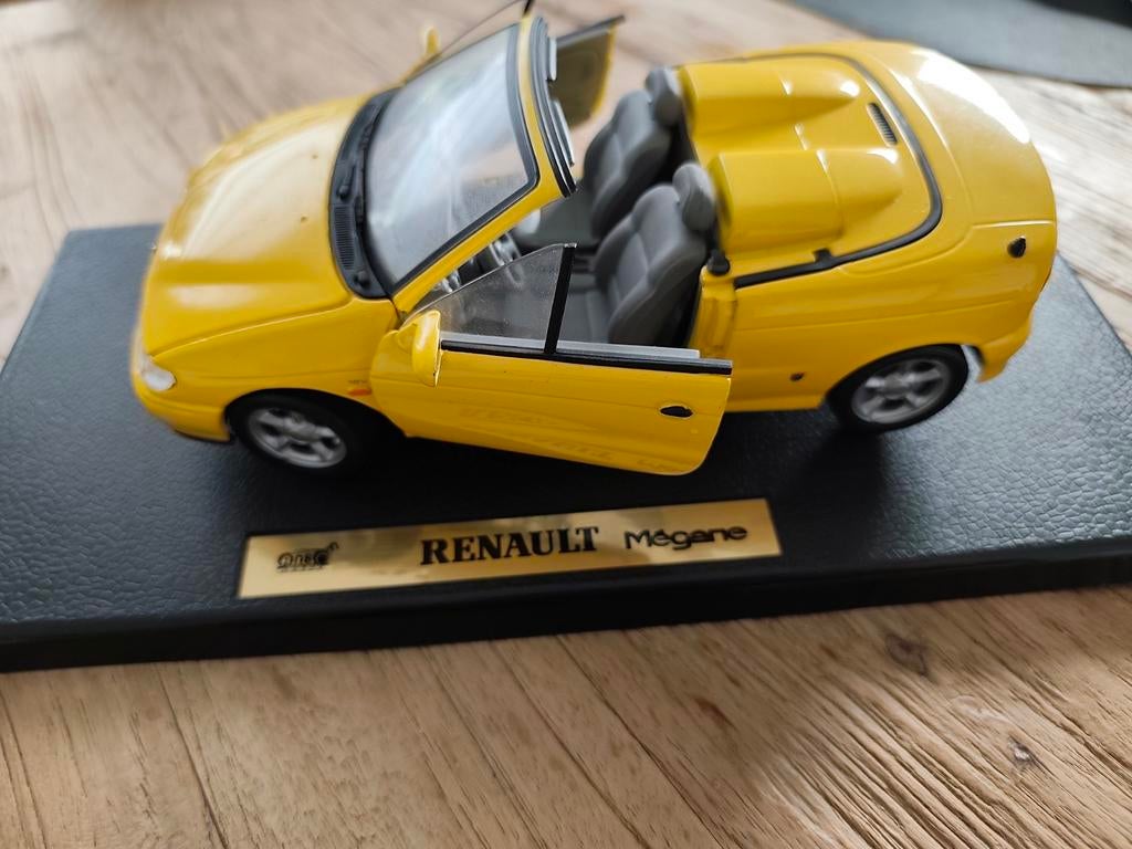 Gele Renault Megane modelauto 1:18, Ophalen of Verzenden