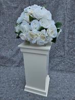 2 stuks zuil met witte kunst bol rozen te koop, Ophalen of Verzenden, Zo goed als nieuw, Versiering, Geboorte of Huwelijk