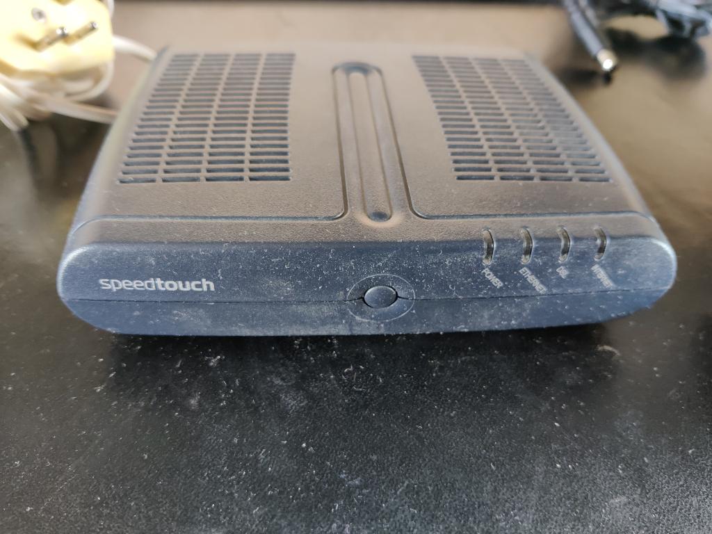 Thomson Speedtouch 546 v6 Modem/router 21-3, Ophalen of Verzenden, Gebruikt, Router met modem