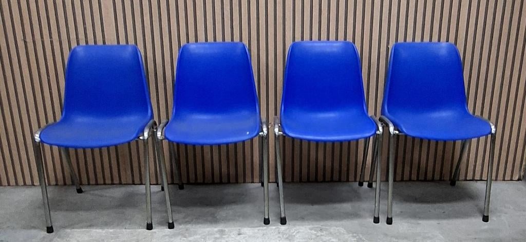 425 x kunststof kuipstoelen blauw kantine stoelen horeca, Kunststof, Blauw, Ophalen of Verzenden, Zo goed als nieuw