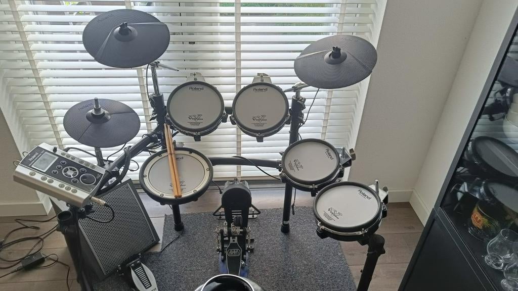 Roland TD-9 incl. kruk, baspedaal, koptelefoon en monitor, Muziek en Instrumenten, Drumstellen en Slagwerk, Ophalen, Zo goed als nieuw