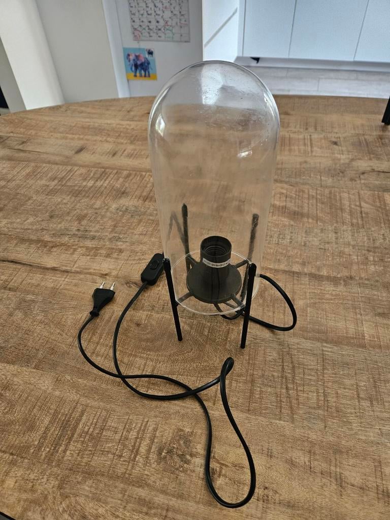 Tafellamp met glazen stolp, Huis en Inrichting, Lampen | Tafellampen, Ophalen