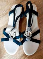 Nieuwe, ongedragen sandalen met sierlijke details. Maat 40., Ophalen of Verzenden, Nieuw, Sandalen of Muiltjes