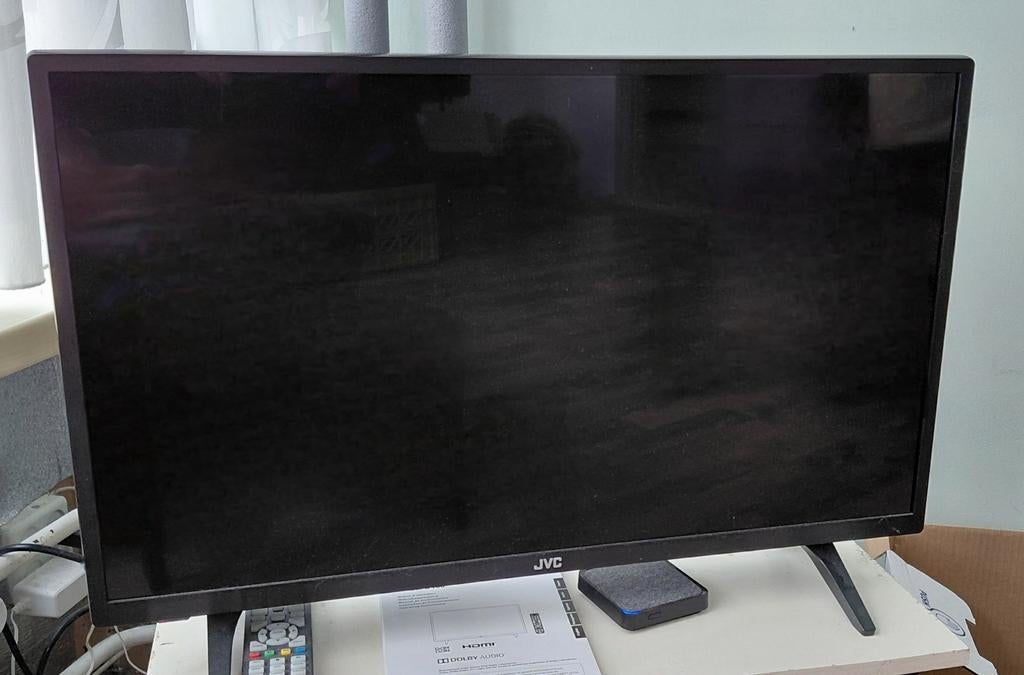 JVC tv klein 28inch scherm.Goede en nette tv met afstandsbed, LED, 50 Hz, HD Ready (720p), Zo goed als nieuw