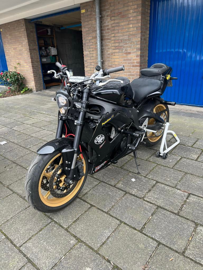 Yamaha R6 (professionele stunt motor), Motoren, Sportuitlaat, 4 cilinders, Motorrijbewijs A, Super Sport