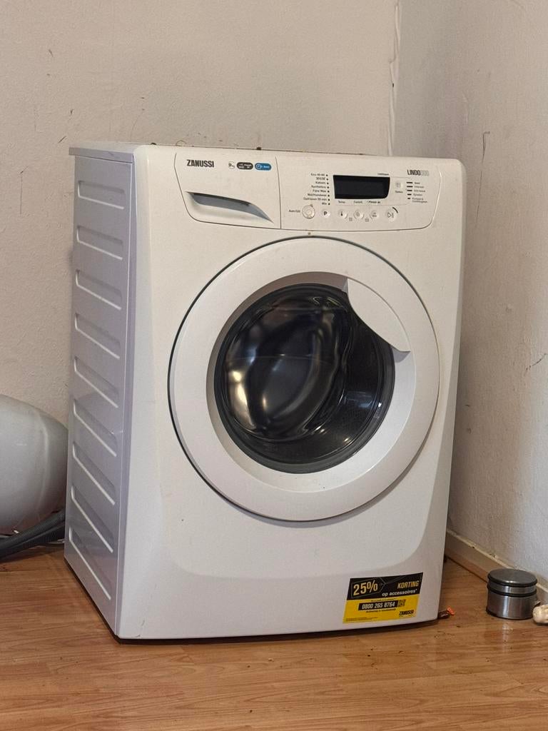 Zanussi wasmachine Lindo 9kg, Ophalen, 1200 tot 1600 toeren, 8 tot 10 kg, Zo goed als nieuw