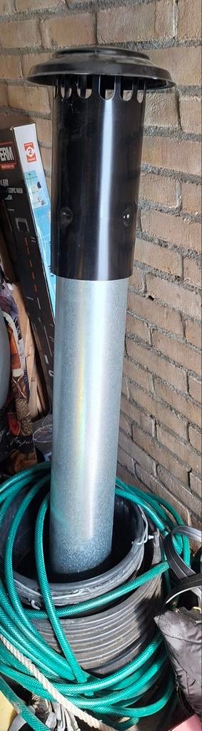 Zinken regenpijp met zwarte kap, Ophalen