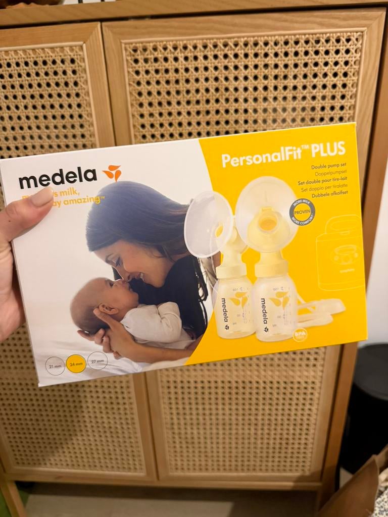 Medela double pump set maat M, Ophalen of Verzenden, Zo goed als nieuw, Borstkolf